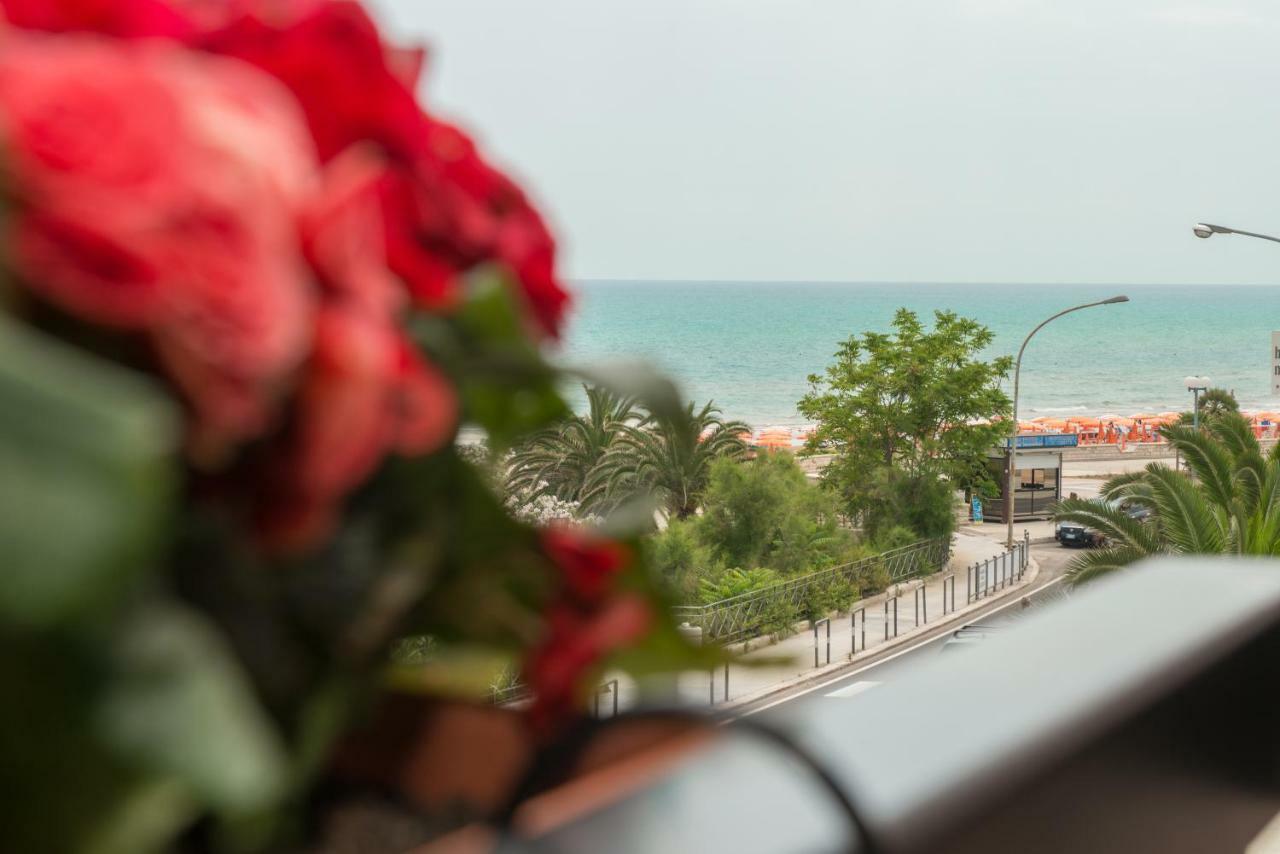مبيت وإفطار فيستَ A Un Passo Dal Mare المظهر الخارجي الصورة